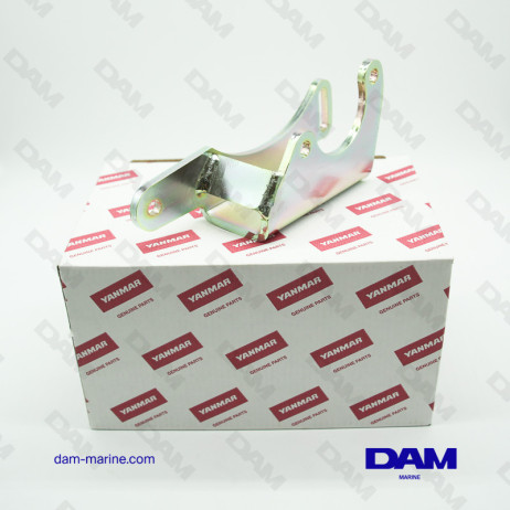 SUPPORT DE POMPE YANMAR 3YM