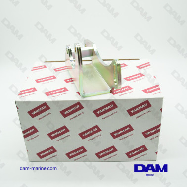 SUPPORT DE POMPE YANMAR 3YM