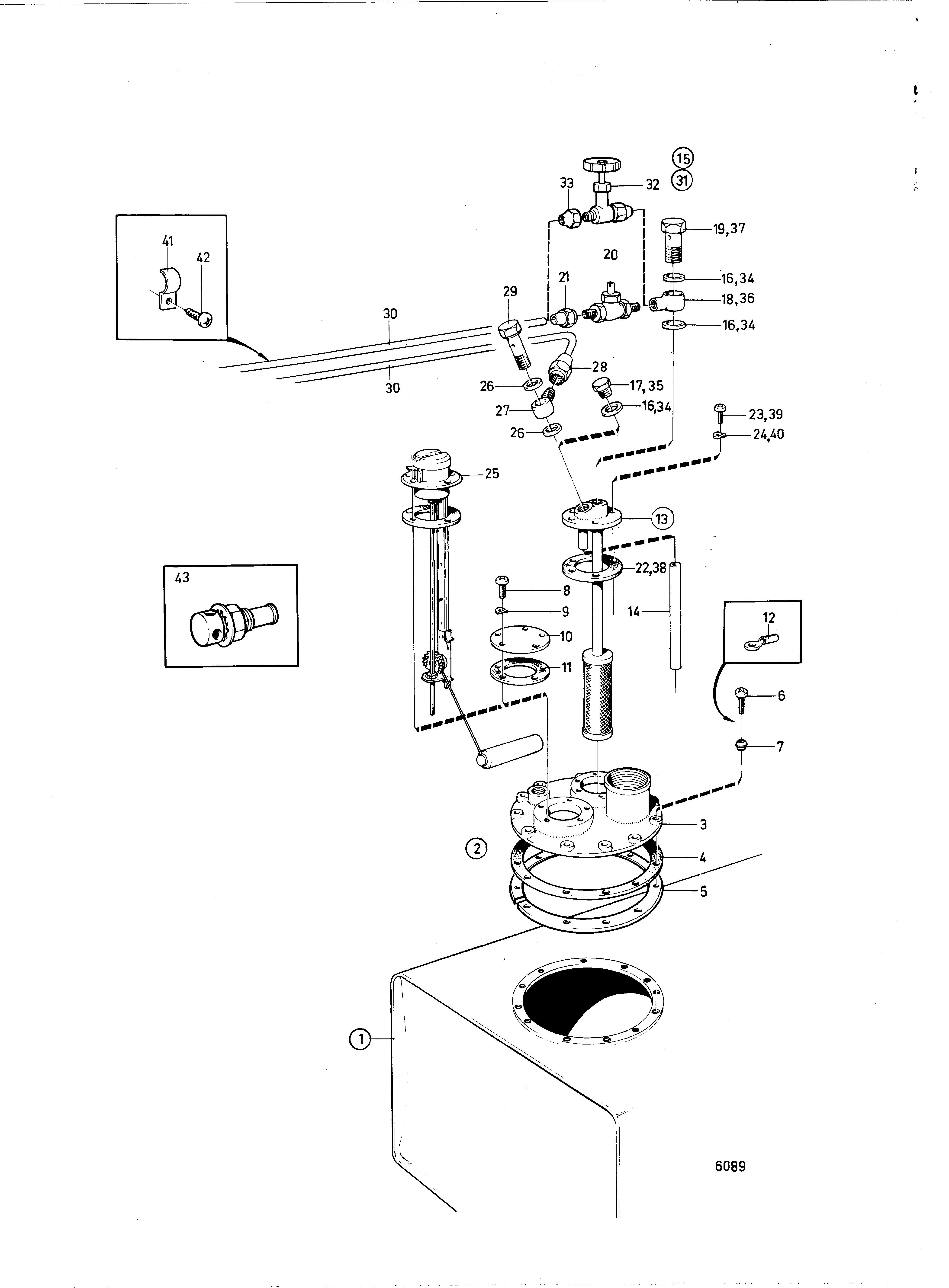 Réservoir de carburant et pièces de raccordement.